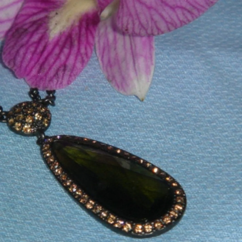 Ellen Tracy Necklace & Earring Set lovely‎ Unique